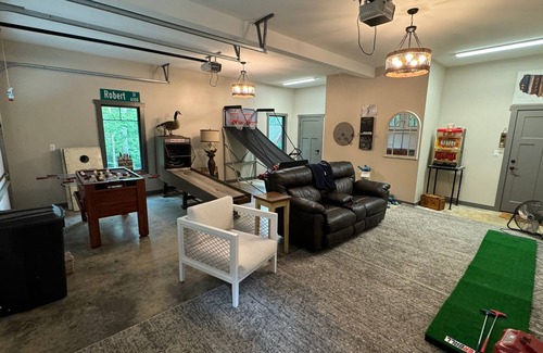 Frank Casa | Luxury I Hot Tub I Pet Friendly I Mountain Retreat!