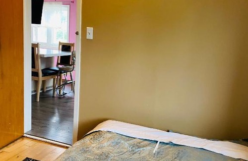 Old East York Apartamento | Dream Suite East York ( Toronto) Space Share