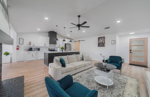 Euless Casa | Luxury in Euless - Close to DFW Airport and Cowboy Stadium