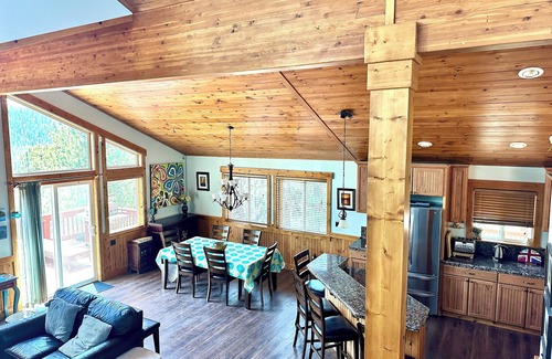 Truckee Casa | Lujo en excelente ubicación. Bañera de hidromasaje, sala de juegos con mesa de billar. 4ta noche gratis.