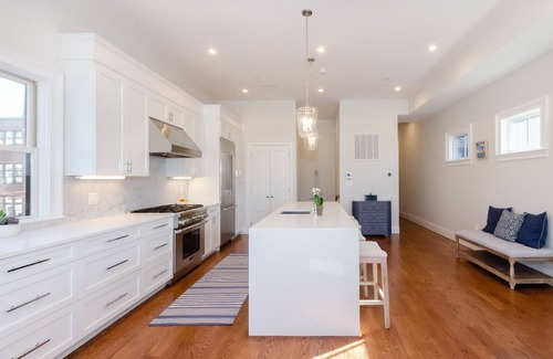 Central Square Condominio | Luxury in the city. Off street parking. Walk to MIT and Harvard