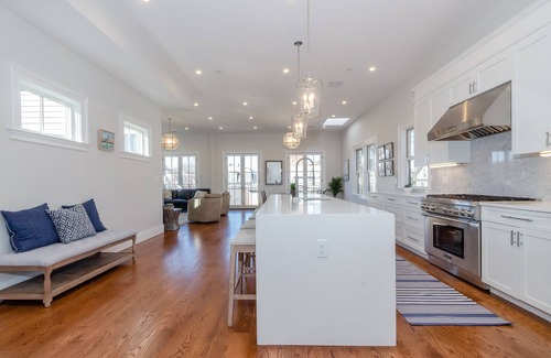 Central Square Condominio | Luxury in the city. Off street parking. Walk to MIT and Harvard