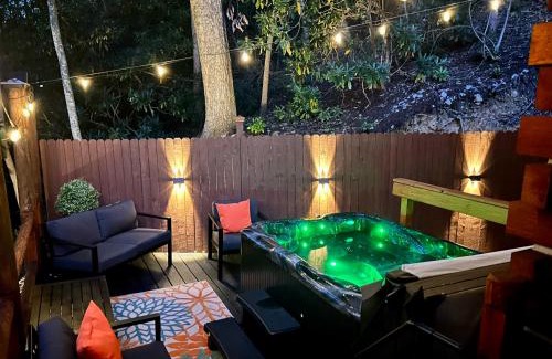 Elizabethton Casa | Luxury in the Smokey Mountains Pet Friendly with Hot Tub