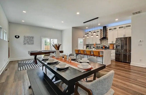 Fountain Square Casa | Luxury, Indy Getaway! Prime Location, Sleeps 14