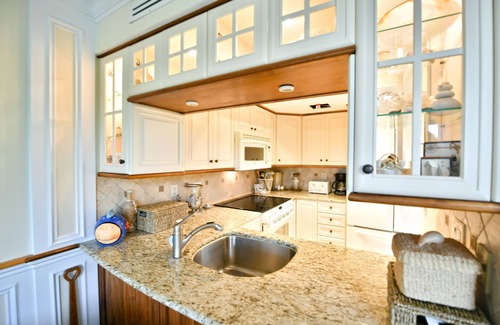 Safety Harbor Club Casa | LUXURY ISLAND RENTAL/CLUB w/POOL, KAYAKS, 3BR PRIV BEACH ACCESS, BOAT DOCK AVAIL
