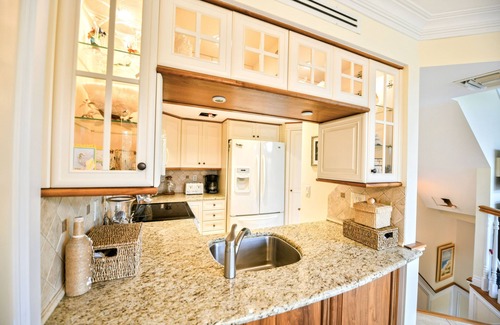 Safety Harbor Club Casa | LUXURY ISLAND RENTAL/CLUB w/POOL, KAYAKS, 3BR PRIV BEACH ACCESS, BOAT DOCK AVAIL