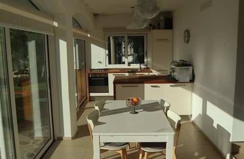 Fosdinovo Cabaña | Apartamento de lujo con patio y vistas al mar a pocos minutos en coche de la playa.