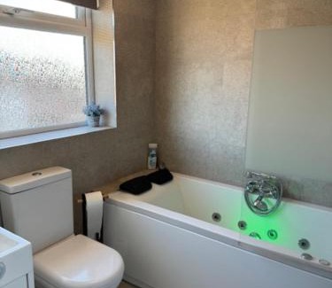 Hereford Casa | Luxury Jacuzzi Fast WIFI PS5 Gym Parking 2 spaces