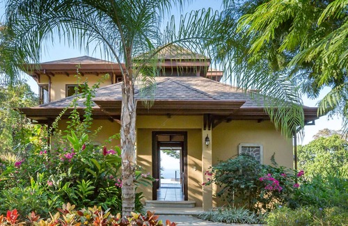 Dominicalito Villa | Villa privada en la jungla, con vista al mar, piscina infinita, vida silvestre y aire acondicionado