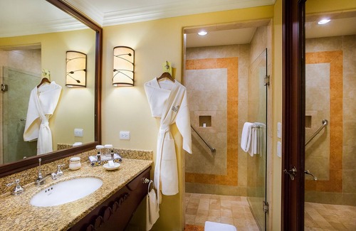 Paraíso Escondido Complejo | Luxury Junior Suite at Pueblo Bonito Sunset Beach Resort
