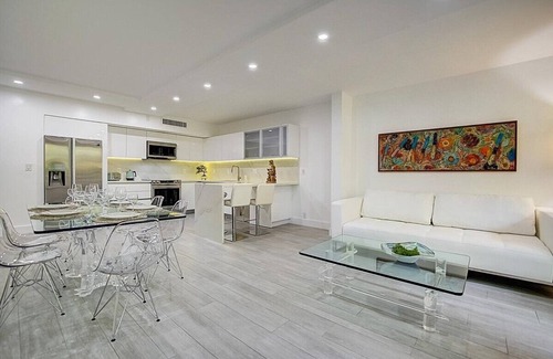 Key Biscayne Condominio | LUXURY KEY BISCAYNE OCEANFRONT 3 BEDROOM/2 BATH CONDO FULLY RENOVATED IN 2021