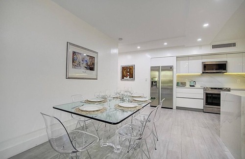 Key Biscayne Condominio | LUXURY KEY BISCAYNE OCEANFRONT 3 BEDROOM/2 BATH CONDO FULLY RENOVATED IN 2021
