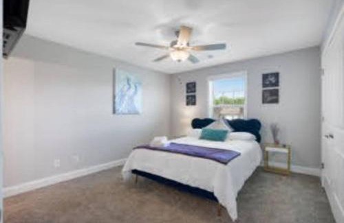Clarksville Apartamento | Luxury keyless free WiFi exit 11