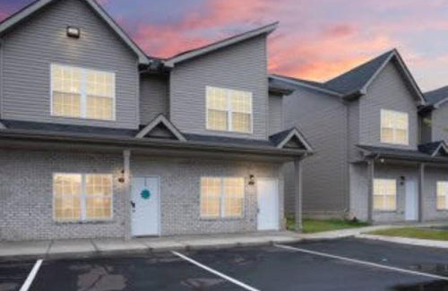 Clarksville Apartamento | Luxury keyless free WiFi exit 11