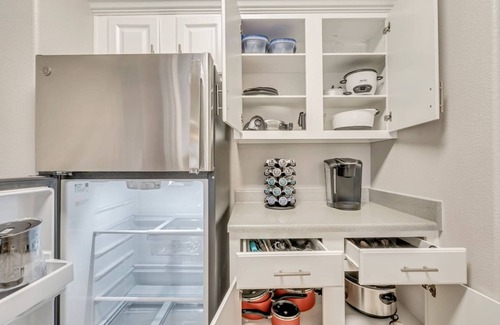 Clearfield Apartamento | Luxury King Beds Pool Gym - Near Hill AFB