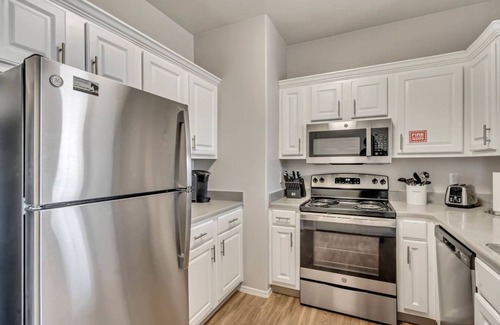 Clearfield Apartamento | Luxury King Beds Pool Gym - Near Hill AFB
