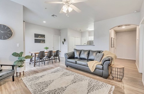 Clearfield Apartamento | Luxury King Beds Pool Gym - Near Hill AFB