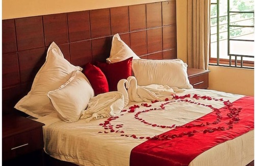 Ongata Rongai Cabina | Luxury King Room with Balcony in Karen Nairobi
