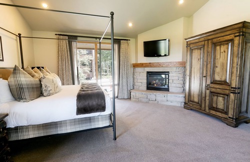 Deer Valley Apartamento | Luxury King Room With Mountain View Hotel Room by Redawning