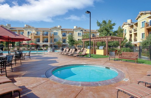Napa Complejo | Luxury KING STUDIO SUITE- Napa Valley Resort w/ pool, gym, COMP BOTTLE WINE 🍷