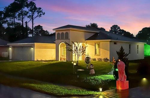 Palm Coast Casa | Luxury King Suite, 3BR 2BA, Beach Vibe, Top-Tier Amenities, Prime location