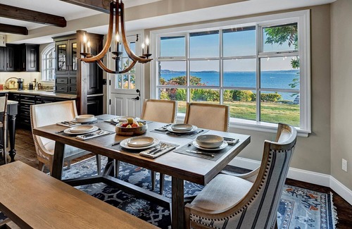 Inglewood-Finn Hill Casa | Luxury Kirkland House with Water Views and Sunsets