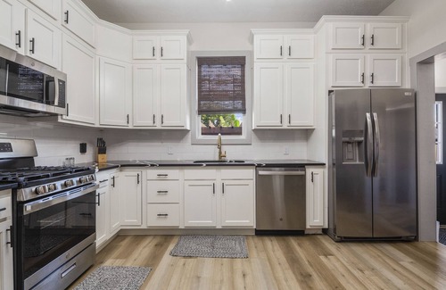New Albany Casa | Luxury @ LaFayette Place, downtown New Albany. Minutes to Louisville.