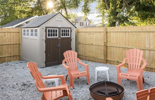 New Albany Casa | Luxury @ LaFayette Place, downtown New Albany. Minutes to Louisville.
