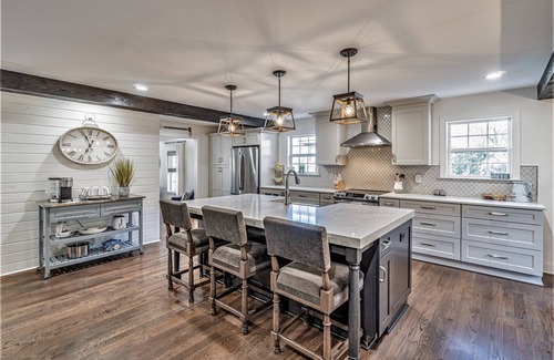 Gainesville Casa | Luxury Lake Front Cottage