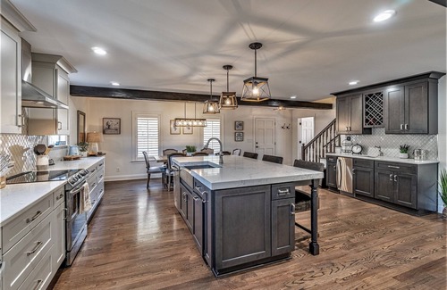 Gainesville Casa | Luxury Lake Front Cottage