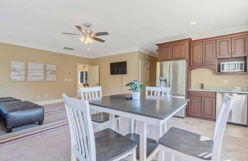 Raleigh Casa | Luxury lake-front family home with pool!