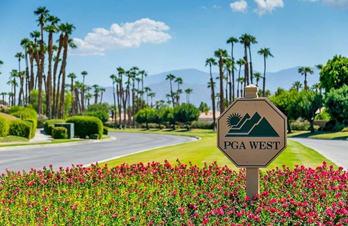 La Quinta Casa | De lujo frente al lago PGA West Townhome con increíbles vistas / patio privado Spa