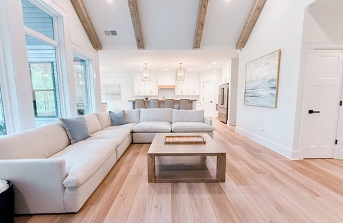 Waleska Casa | Luxury Lake Home on Golf Course