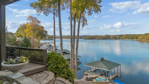 Inman Casa | Luxury Lake House in SC With Mountain Views!