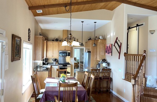 Julian Casa | LAKE HOUSE BEST VIEW & 5-STAR QUALITY- Camas lujosas para 10 4 DORMITORIOS