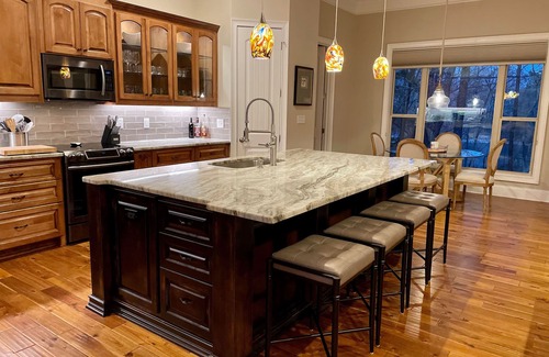Gainesville Casa | Luxury Lake Lanier Estate + Double Dock