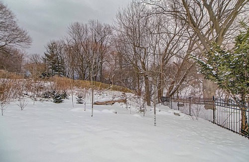 Scarborough Casa | Luxury lake & Ravine view 2 bed Suit (b) 2025 built