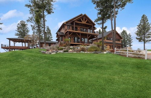 Somers Casa | Luxury Lake View Mountain Escape