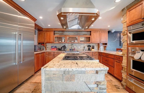 Catalina Casa | Luxury Lakefront 100,000 Gal Pool Resort Near Disney, Universal, SeaWorld,Outlet