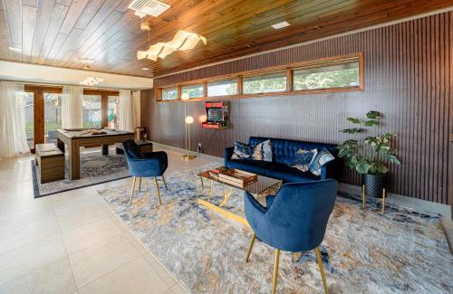 Catalina Villa | Luxury Lakefront 100,000 Gal Pool Villa - Orlando