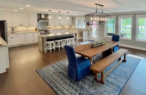 Gallatin Casa | Luxury Lakefront 30 min to Nashville Kayaks-Firepit-BBQ-PingPong-Foosball