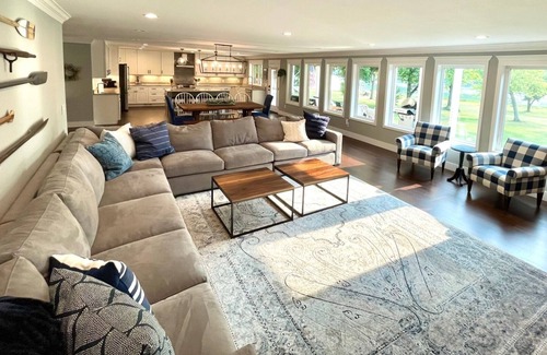 Gallatin Casa | Luxury Lakefront 30 min to Nashville Kayaks-Firepit-BBQ-PingPong-Foosball