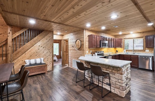 Innsbrook Chalet De Esquí | Luxury, Lakefront Chalet; Dock, Grills, Sasquatch & Firepits with a view