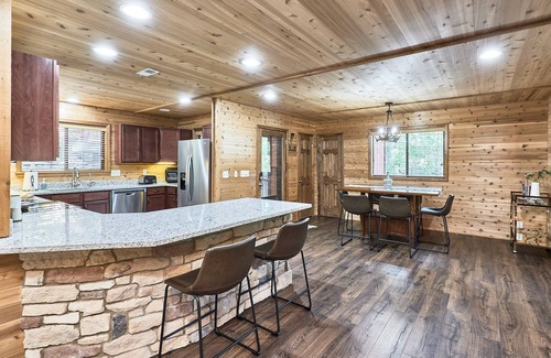 Innsbrook Chalet De Esquí | Luxury, Lakefront Chalet; Dock, Grills, Sasquatch & Firepits with a view