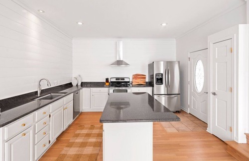 Wonder Lake Casa | Luxury Lakefront Escape - 25 mins from Lake Geneva w/ Boat Rental