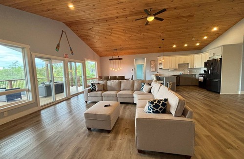Stokes Bay Chalet De Esquí | Luxury Lakefront Escape w/ Games Room