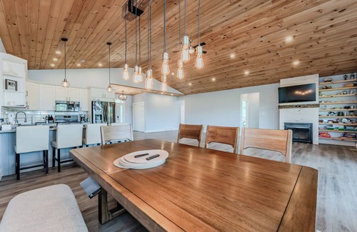 Stokes Bay Chalet De Esquí | Luxury Lakefront Escape w/ Games Room