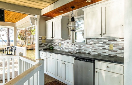 Henrico Casa | Hermosa casa frente al lago para unas vacaciones perfectas