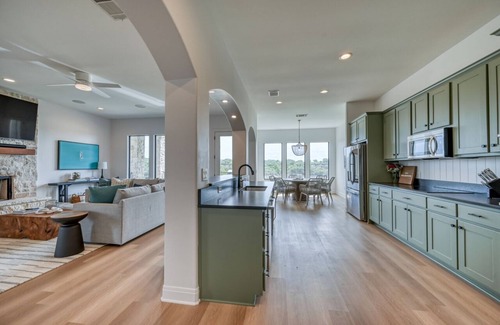 Spicewood Casa | Luxury Lakefront Home-private Dock - Dipping Pool!