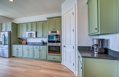Spicewood Casa | Luxury Lakefront Home-private Dock - Dipping Pool!